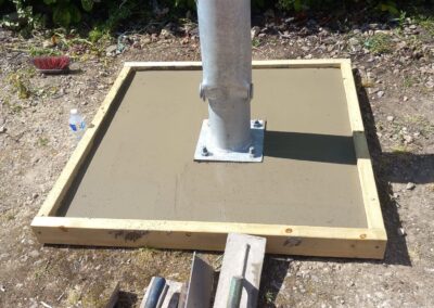 Replacement of the broken concrete base of a lighting column
